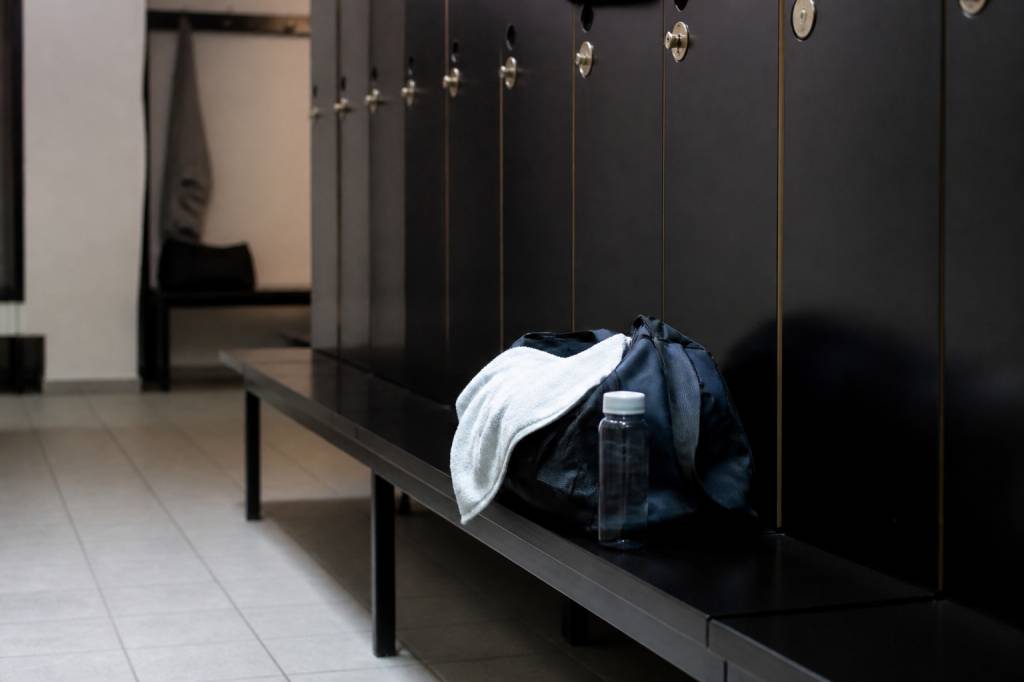 Punaises de lit dans les salles de sport : comment se contaminent les vestiaires et les casiers ?